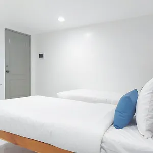 Airobedz Makati - A Value فندق